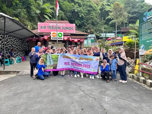 Relaksasi di Air Terjun Jumog: Menikmati suara alam dan kesegaran air pegunungan yang jernih