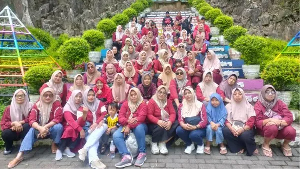 Keindahan arsitektur dan patung ikonik bertema budaya Jawa di Taman Kemesraan