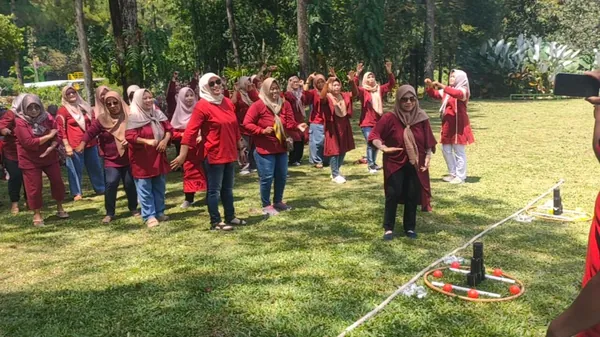 Spot foto estetik di Cafe Sawah: Destinasi favorit untuk kenangan manis keluarga