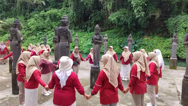Eksplorasi tiap sudut Lembah Tumpang yang fotogenik untuk dokumentasi keluarga yang mewah