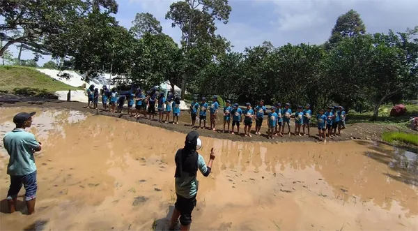 Eksplorasi area persawahan edukatif: Mengenalkan alam dan pertanian kepada anak-anak