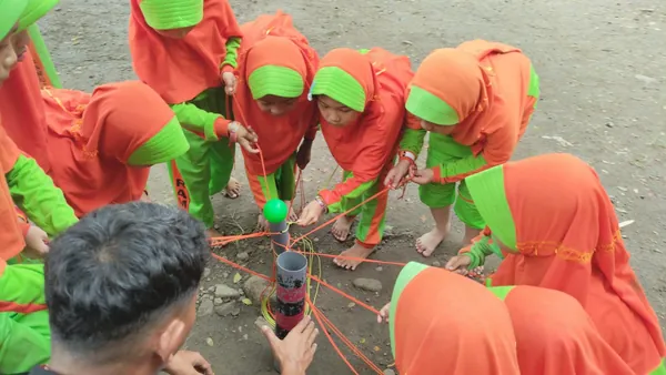 Tantangan berkelompok untuk membangun karakter dan kemandirian siswa