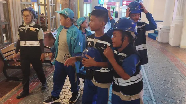 Edukasi profesi pemadam kebakaran: Siswa belajar kerjasama tim dan tanggung jawab