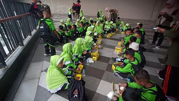 Belajar kemandirian melalui permainan peran profesi dokter dan medis