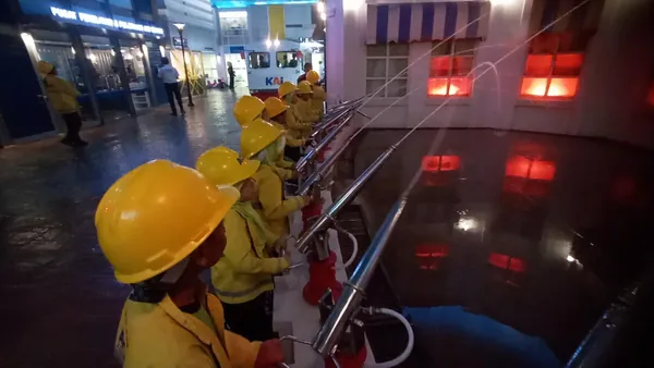 Simulasi profesi jurnalis dan penyiaran di studio KidZania Surabaya