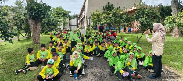 Suasana asri Kebun Kurma Pasuruan yang menyerupai atmosfer Timur Tengah