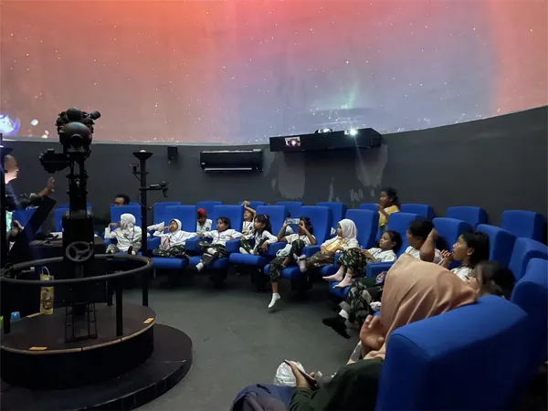 Penutup kegiatan wisata edukasi Planetarium bersama Nila Productions