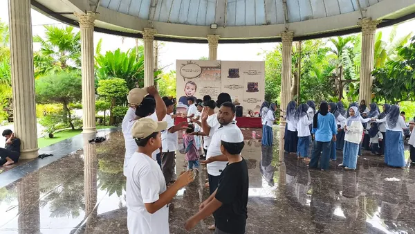Tawa ceria peserta outbound edukasi dalam suasana yang ramah anak