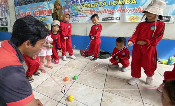 Aktivitas outbound fun games untuk melatih kerjasama tim anak sekolah