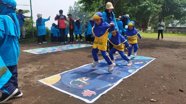 Tantangan outbound kreatif untuk meningkatkan motorik anak di Telogo Sewu