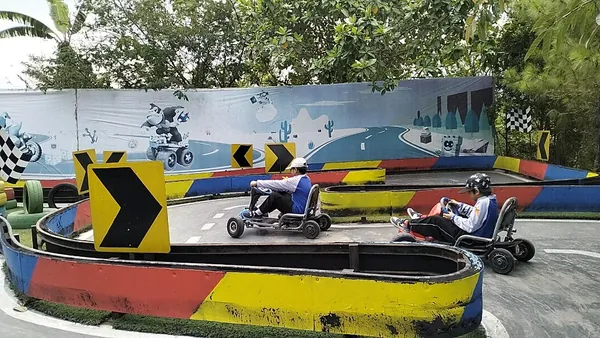 Menikmati pemandangan indah Kota Batu dari atas wahana permainan Baloga