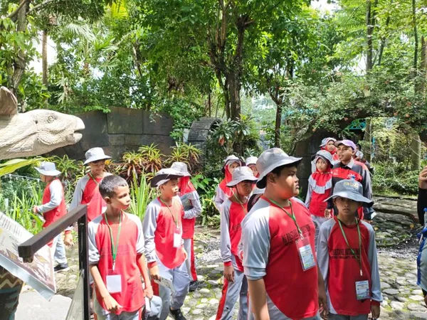 Aktivitas Outbound Fun Games: Melatih kerja sama tim dan kepemimpinan siswa di area terbuka