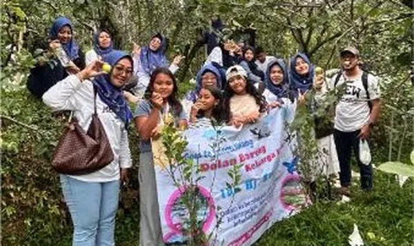 Paket wisata terpadu: Kombinasi belajar budidaya buah dan rekreasi taman bunga Selecta