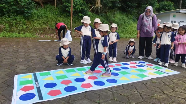Antrean rombongan yang teratur berkat manajemen tiket terusan dari Nila Productions