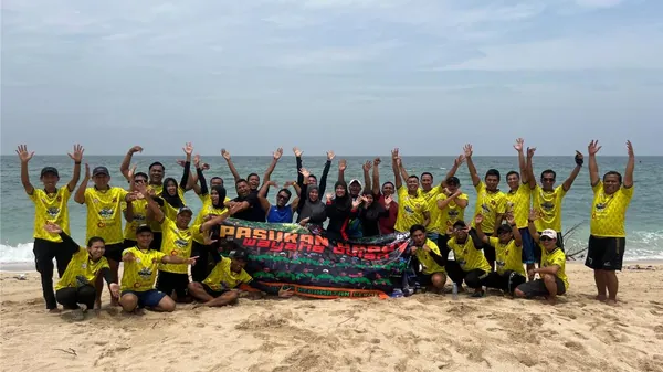 Aktivitas snorkeling seru: Siswa mengeksplorasi keindahan terumbu karang bawah laut