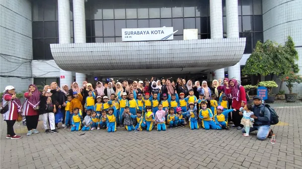 Pengalaman seru siswa menaiki kereta api menuju Kota Batu bersama Nila Productions