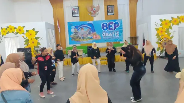 Makan siang bersama dengan menu sehat standar paket ekonomis Nila Productions