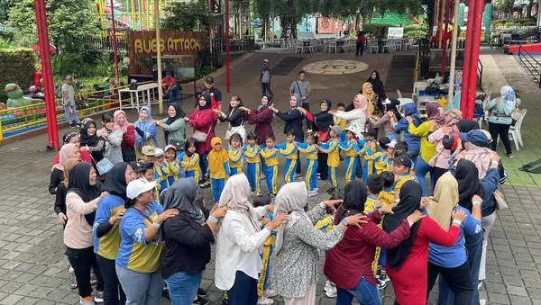 Interaksi edukatif: Siswa mengenal berbagai jenis burung eksotis dalam program World of Bird